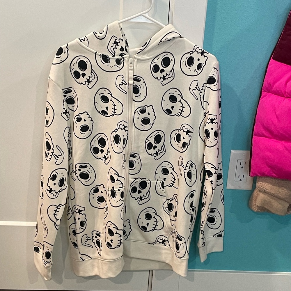 White skull hoddie